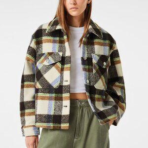 Cozy Cropped Plaid Shacket – Multicolor Checkered Fleece Jacket with Button Fron